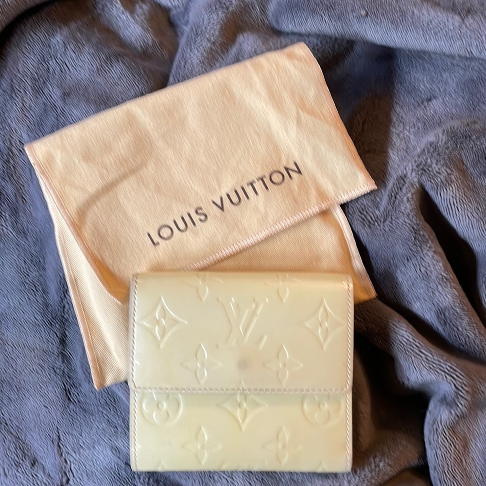 LV vernis Elise wallet